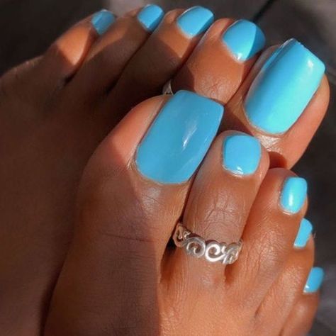 2024 Trendy Summer Blue Toe Nail Designs for Beach & Holiday Vibes Pedicure Ideas Light Blue, Blue Pedicure Ideas Summer, Light Blue Toe Nails Summer, Light Blue Toe Nails Design, Light Blue Toenails, Popular Summer Pedicure Colors 2023, Light Blue Pedicure Toes, Baby Blue Toe Nails, Baby Blue Pedicure