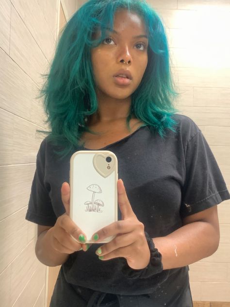 Dark Teal Hair Black Women, Aqua Green Hair Color, Blue Green Curly Hair, Teal Natural Hair, Blue Green Hair Black Women, Turquoise Natural Hair, Blue And Green Hair Black Women, Blue And Green Hair Ideas, Blue Hair Black Women Natural