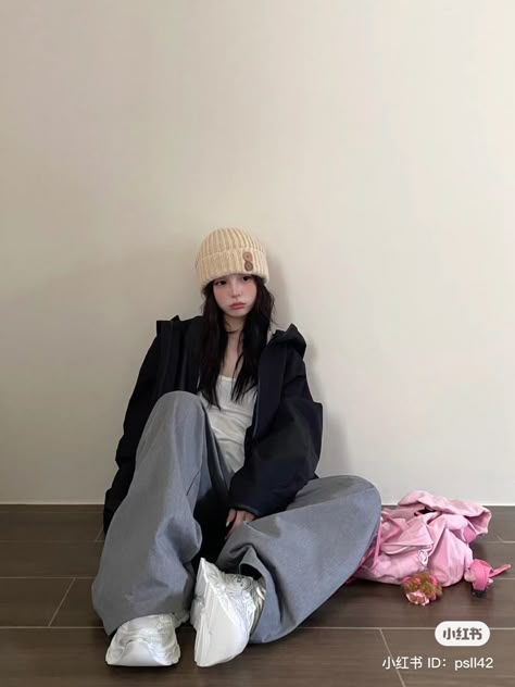 Korean Comfy Outfits, Cute Cozy Korean Outfits, Korean Beanie Outfit, Rain Outfits For Women, Outfits With Long Skirts, Snow Korean Outfits, Acubi Rainy Day, Acubi Fashion Comfy, Boyish Outfits