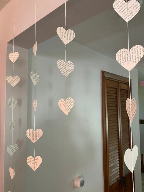 Heart shaped garland made from upcycled book pages, all strands are individual (not connected at the top). Perfect decor for a book club, birthday party for a bookish friend, or bedroom/library. Vertical strands come with 3 hearts (13 inches), 5 hearts (20 inches), or 7 hearts (30 inches) attached. Horizontal strand comes with 15 hearts attached and is 75 inches. Can be ordered in any combination of these different strands. Paper hearts attached to string with clear tape. *Please note: The product(s) you receive may vary slightly from the photos provided, as every item in my shop is individually handmade for each order. I hope you enjoy your purchase! Paper Crafts To Decorate Room, Hand Made Room Decoration Things, Easy Handmade Room Decor Ideas, Dorm Room Diy Decorations Crafts, Room Decor Theme Ideas, Things To Make With Tape And Paper, Cute Room Decor Paper, Room Decor Bedroom Handmade, Bedroom Handmade Decoration