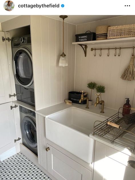 Hidden Laundry In Mudroom, Utility Room No Windows, Country House Mudroom, Cottage Utility Room, Small Laundry Room Mudroom Combo, Small Boot Room Ideas, Small Utility Room With Toilet, Toilet Utility Room, Narrow Utility Room Ideas