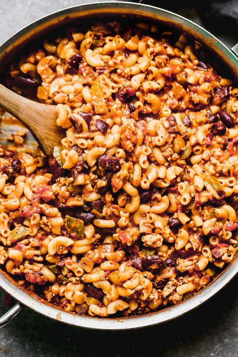 Pasta Ground Turkey, Chili Mac Recipe, Chili Pasta, Healthy Chili, Hearty Chili, Ground Sirloin, Chili Mac, Easy Pasta Dishes, Chili Seasoning