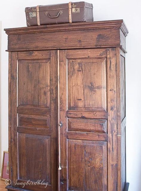 Give your Closet a Makeover with Wallpaper Wardrobe Wallpaper Ideas, Oak Armoire Makeover, Wallpaper Armoire, Refinished Wardrobe, Wallpapered Wardrobe, Old Closet Makeover, Decoupage Wardrobe, Armoire Makeover Ideas, Wardrobe Makeover Diy