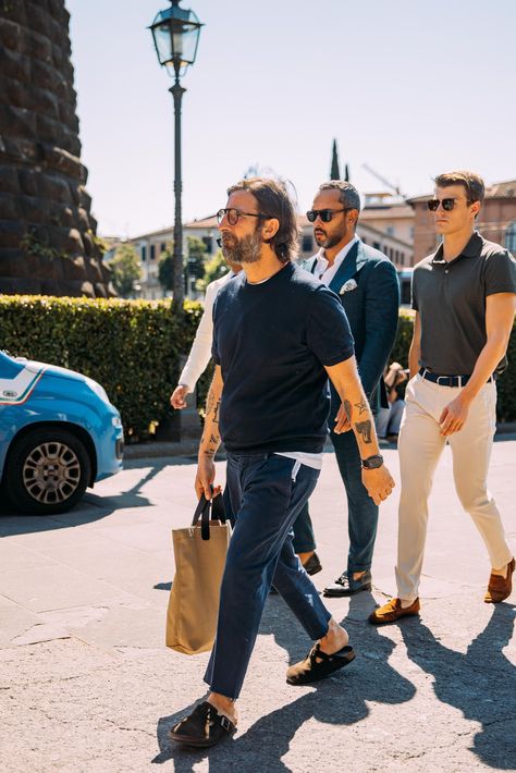 The Best Street Style Photos From Pitti Uomo’s Spring 2023 Menswear Shows | Vogue Mens Street Style Spring, Loafer Outfits, Pitti Uomo Street Style, Mens Inspo, Vogue Men, Best Dressed Man, Sneakers Street Style, Street Style Photos, Stylish Men Casual