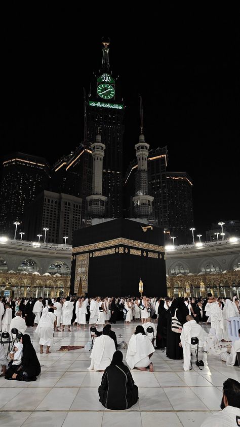 Mecca Beautiful Pics, Mecca Madinah Wallpaper, Muslim Asthetic Picture, Islam Men Aesthetic, Black Beautiful Wallpaper, Wallpaper Mekkah Aesthetic, Kaabah Makkah Wallpaper Aesthetic, Mekah Madinah Aesthetic, Mohammad Core