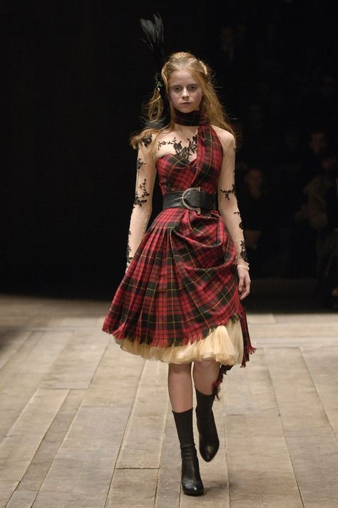 Alexander McQueen: Savage Beauty at The MET | AnOther Alexander Mcqueen Savage Beauty, Tartan Fashion, Black Tartan, Mcqueen Fashion, Savage Beauty, Tartan Dress, Look Vintage, Mode Inspiration, Tartan Plaid