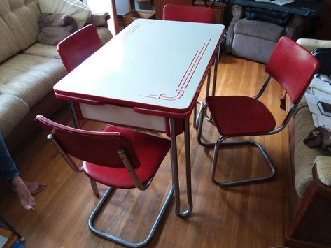 Ingram-Richardson Porcelain /Enamel Top ... Retro Table And Chairs, Retro Kitchen Tables, Kitchen Dinette Sets, Vintage Kitchen Table, Top Kitchen Table, Formica Table, Dinette Tables, Kitschy Kitchen, Retro Table