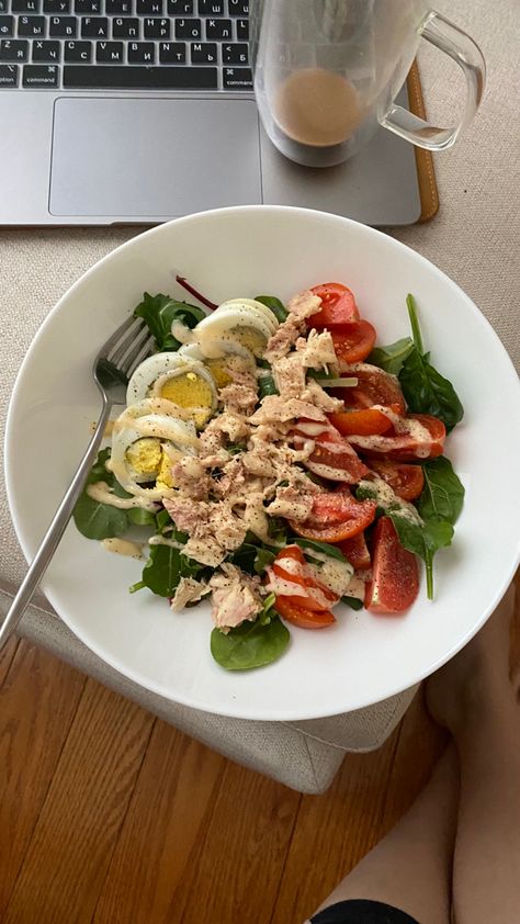 Salad healthy food Tuna And Boiled Eggs, Boiled Egg Meal Ideas, Boiled Eggs Lunch Ideas, Hard Boiled Egg Lunch Ideas, Boiled Egg Lunch Ideas, Hard Boiled Egg Lunch, Boiled Egg Lunch, Boiled Egg Sandwich, Tuna Egg Salad