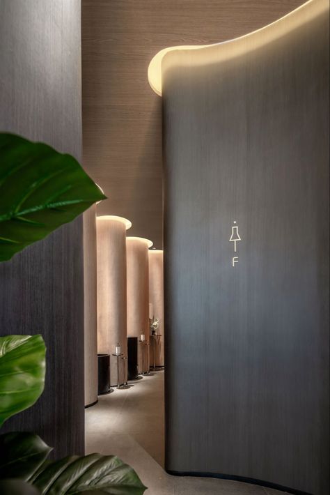 Modern Restroom Design, Public Restroom Design, Wc Design, Public Hotel, Restroom Design, Public Bathrooms, Cove Lighting, Public Restroom, Hospital Design