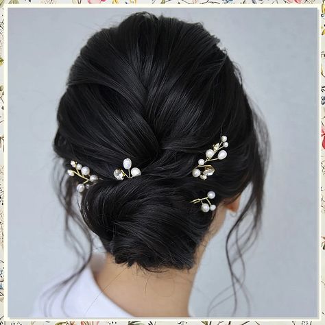 Looking for the perfect winter wedding hairstyle? Check out these 9 stunning ideas and tips for winter wedding hairstyles that will make you feel like a snow queen on your special day. From elegant updos to romantic curls, find the perfect style to complement your winter wedding theme. Asian Hair Updo, Winter Wedding Hairstyles, Asian Wedding Hair, Natural Hair Updo Wedding, Asian Bridal Hair, Bridal Hair Up, Winter Wedding Hair, Engagement Hairstyles, Wedding Hair Up