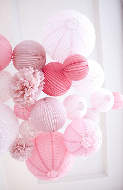 Lantern Decor Bedroom, Lantern Sky, Cherry Blossom Wedding Decor, Pink Lanterns, Couleur Rose Pastel, Pink Sweets, Tout Rose, Cherry Blossom Wedding, Pastel Candy