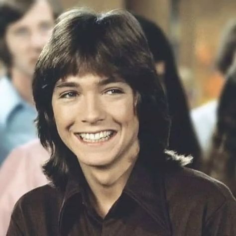 1970s Hairstyles for Men: Top 20 Styles – HairstyleCamp 70s Hairstyles Men, 1970s Hairstyles, 70s Hair, Shirley Jones, Bay City Rollers, Donny Osmond, Partridge Family, David Cassidy, Gorgeous Eyes