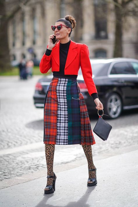 Mixed Prints Outfit, Maximalist Outfits, Maximalist Fashion, Red Blazer Jacket, Fashion Week Outfit, Blazer Outfits For Women, Giovanna Battaglia, Plaid Outfits, Eclectic Fashion