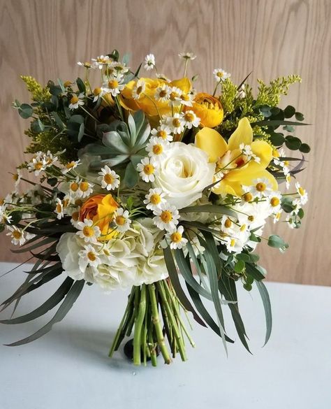 Yellow Ranunculus Bouquet, Yellow Roses Wedding Decor, Yellow Green And White Wedding Decor, Green Yellow White Wedding, Yellow And White Wedding Florals, Yellow And Green Bouquet, September Flower Arrangements, Floral Columns Wedding, Solidago Bouquet