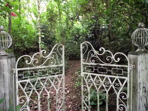 Through the vintage 'metal' garden gate | Flea Market Gardening Old Garden Gates, Vintage Screen Doors, Old Gates, Old Screen Doors, Straw Bale Gardening, Metal Garden Gates, Yard Gate, Iron Garden Gates, Door Projects