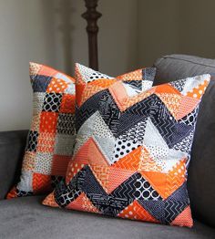 halloween pillows | Pillows for the couch and for the porch….and they match my Halloween ... Auburn Graduation, Orange Quilts, Arrow Quilt, Halloween Sewing Projects, Cluck Cluck Sew, Diy Sy, Denim Pillow, Halloween Sewing, Fall Sewing