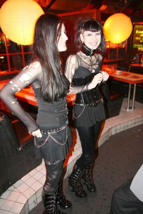 2000s Goth Fashion, Mall Goth Outfits, 2000s Mall, 2000s Mall Goth, Goth Outfit Inspo, 2000s Goth, 2010s Nostalgia, 90s Goth, Goth Outfit