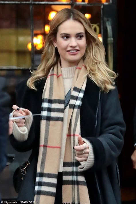 Lily James and Matt Smith both wear Burberry scarfs | Daily Mail Online Preppy Ivy League Aesthetic, Ivy League Aesthetic, Estilo Indie, Super Rich Kids, Burberry Scarf, Rich Kids, Ivy League, Oui Oui, 가을 패션