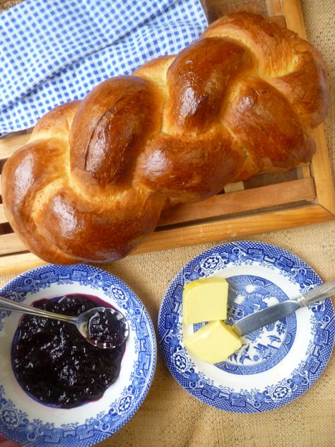 Zupfe bread Zopf Bread, Chocolate Pannacotta, Swiss Bread, A Loaf Of Bread, Spiritual Home, Braided Bread, Loaf Of Bread, Savoury Baking, Bread And Pastries