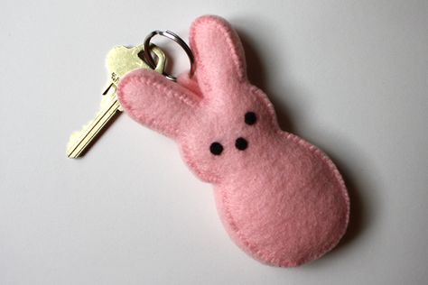 little peep pal diy - with pdf pattern!  // Michael Ann Made Peeps Crafts, Unique Easter, Felt Bunny, Handmade Keychain, Easter Peeps, Diy Candy, Creation Couture, Easter Fun, Felt Ornaments