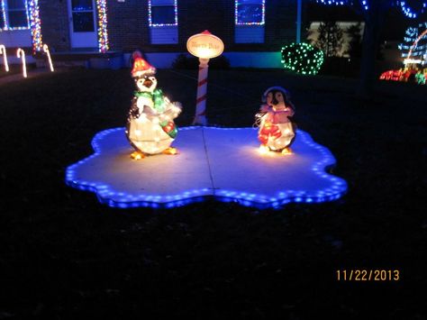 Pond with sțyrofoam and chaser lights Christmas Yard Lights Ideas, Easy Outdoor Christmas Decorations, Outdoor Christmas Light Displays, Christmas Lights Display, Landscape Lighting Ideas, Bedroom Decor Vintage, Nature Landscape Art, Christmas Outdoor Decorations, Room Decor Rustic