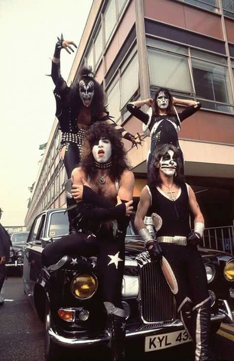 5/10/76 Kiss Group, Eric Singer, Peter Criss, Rock Band Posters, Kiss Army, Ace Frehley, Paul Stanley, Hot Band, Gene Simmons