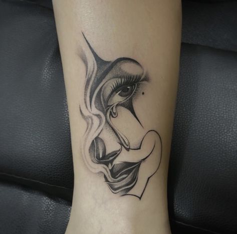 Gangsta Tattoos For Women, Faces Tattoo, Cholo Tattoo, Catrina Tattoo, Clown Girl, Gangsta Tattoos, Cute Hand Tattoos, Pretty Hand Tattoos, Workout Women