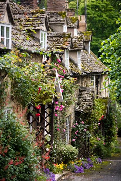 The Cotswolds Cotswolds England, Magic Places, England And Scotland, The Cotswolds, Beautiful Villages, English Cottage, England Uk, English Countryside, England Travel