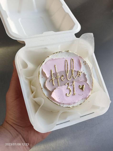 31 Birthday Cupcakes, Cake For 30 Birthday Woman, Birthday Cake 31 Woman, Cake Top Designs, Small 30th Birthday Cake, 31 Birthday Cake Women, 32 Birthday Cake For Women, 31 Cake Birthday, Bento Cake 25th Birthday