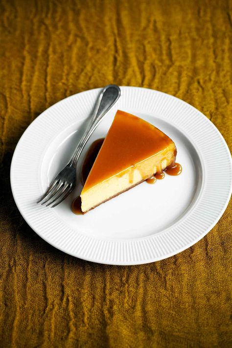 Watch out, pumpkin pie. Someone wants your job. Badly. This wonderfully luxuriant pumpkin cheesecake from Rose Levy Beranbaum is a terribly enticing alternative to tradition. #dessert #cheesecake #pumpkin Rose Levy Beranbaum, Cheesecake Pumpkin, Dessert Cheesecake, Pumpkin Cheesecake Recipes, Cheesecake Cupcakes, Perfect Thanksgiving, Pumpkin Flavor, Cheesecake Recipe, Pumpkin Cheesecake