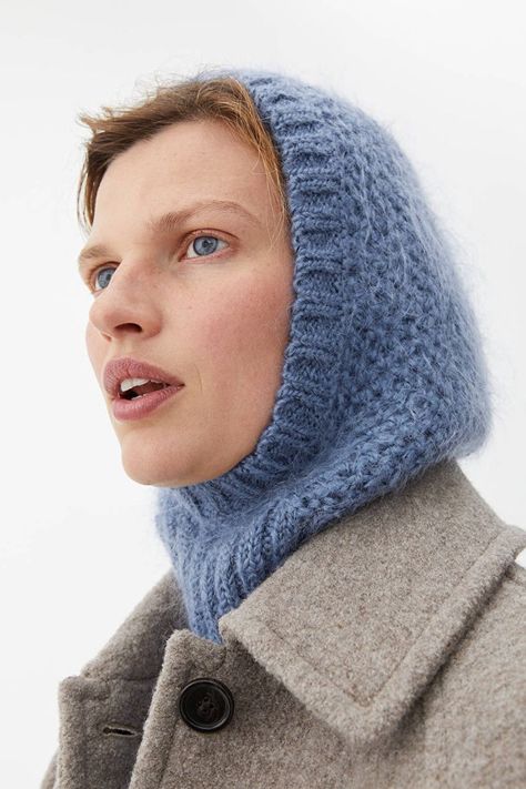 Knitted hoods - Shop this winter's biggest trend Handbag Styles, Camel Wool Coat, Clashing Prints, Knitted Accessories, Knitted Balaclava, Unique Handbag, Crochet Wool, Knitted Hood, Print Coat