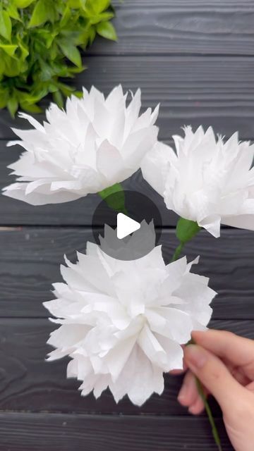 Easy Tissue Paper Flowers, Tissue Paper Flowers Easy, Paper Snowflake Patterns, Origami Flowers Tutorial, Paper Flowers Diy Easy, Tissue Paper Flowers Diy, Christmas Decorations Diy Crafts, Easy Paper Flowers, Paper Flowers Wedding