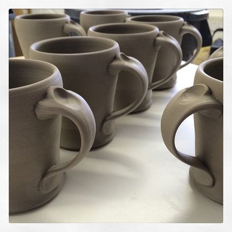 It is refreshing to revisit old ideas. Mugs with a handle design from a few years back. #mugshotmonday Pottery Handles, Ceramics Pottery Mugs, Beginner Pottery, Slab Pottery, Hand Built Pottery, Functional Pottery, Pottery Techniques, Pottery Crafts, Ceramics Pottery Art