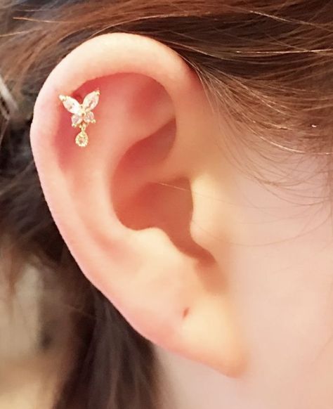 Ear Piercing Tragus, Cartlidge Earrings, Piercing Oreille Tragus, Cartilage Piercing Stud, Ear Piercings Chart, Ear Piercings Tragus, Conch Jewelry, Helix Piercing Jewelry, Piercing Tragus