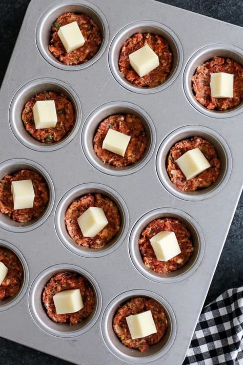 Muffin Tin Meatloaf Recipes, Muffin Pan Meatloaf, Easy Meatloaf Muffins, Easy Italian Meatloaf, Mozzarella Stuffed Meatloaf, Meatloaf Cups, Italian Meatloaf Recipes, Meatloaf Muffins Recipe, Mini Meatloaf Muffins