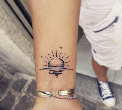 Black Sunset Tattoo, You Are The Sun To Me Tattoo, Sunset Lover Tattoo, Sun Water Tattoo, Sunset Tattoos For Women, Sunrise And Sunset Tattoo, Finger Tattoos For Women, Tattoo Sonne, Sunset Tattoo