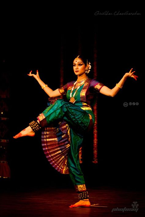 Bharatnatyam Poses, Quotes Dance, Kuchipudi Dance, Bharatanatyam Costume, Bharatanatyam Dancer, Indian Classical Dancer, Bharatanatyam Poses, Dance Of India, Belly Dancer Costumes