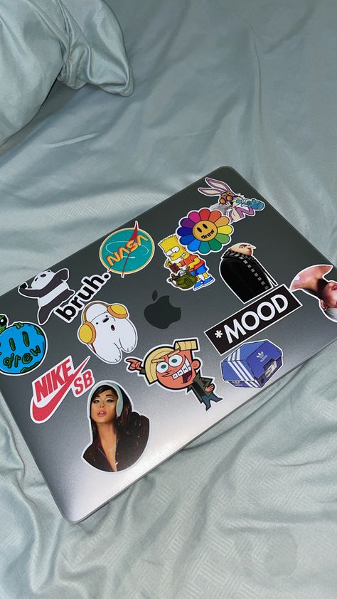 Macbook Design Sticker, Stickers On Computer Aesthetic, Chromebook Stickers Ideas, Macbook With Stickers Aesthetic, Mac Book Stickers Ideas, Laptop Stickers Aesthetic Vintage, Computer Stickers Ideas, Macbook Aesthetic Stickers, Laptop Customization Ideas