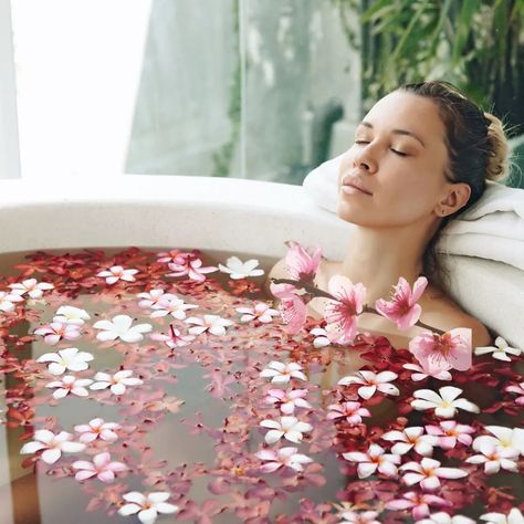 "Taking a flower bath is like being wrapped in a blanket of petals, it's a delightful escape into a world of relaxation and tranquility." Kosmetyki Mary Kay, Bathtub Photography, Bath Aesthetic, Milk Bath Photography, Bath Photography, Birthday Ideas For Her, Rose Bath, Floral Bath, Flower Bath