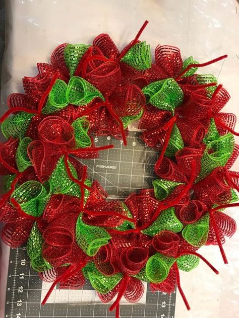 Christmas Deco Mesh Wreath, Diy Deco Mesh Wreath, Christmas Deco Mesh, Deco Mesh Wreaths Tutorials, Deco Mesh Wreaths Diy, Christmas Front Door, Mesh Wreath Tutorial, Christmas Wreaths Diy Easy, Mesh Wreath Diy