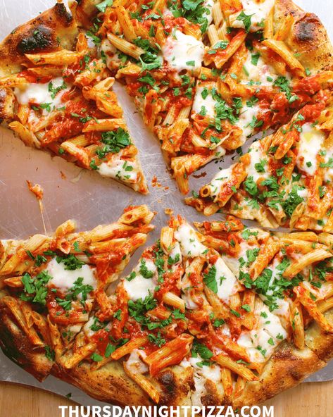 Penne Pizza • pizza with pasta on top • pasta pizza recipe • comfort food Chile Oil, Pizza Oven Recipes, Pasta Marinara, Easy Marinara Sauce, Pasta Pizza, Pizza Recipes Homemade, Pizza Recipes Dough, Cheese Pasta, Oven Recipes