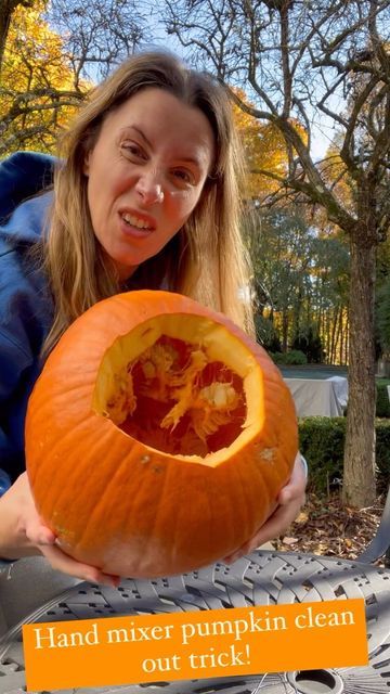 Lauren O’Shaughnessy on Instagram: "This pumpkin clean out with a hand mixer trick has gone viral. Does it actually work?? YES!!! @brunchwithbabs" Cleaning Out A Pumpkin With A Mixer, Pumpkin Carving Tricks, Best Pumpkin Carving Tools, Pumpkin Carving Tools, Pumpkin Carving Party, Pumpkin Uses, Amazing Pumpkin Carving, Hand Mixer, A Pumpkin