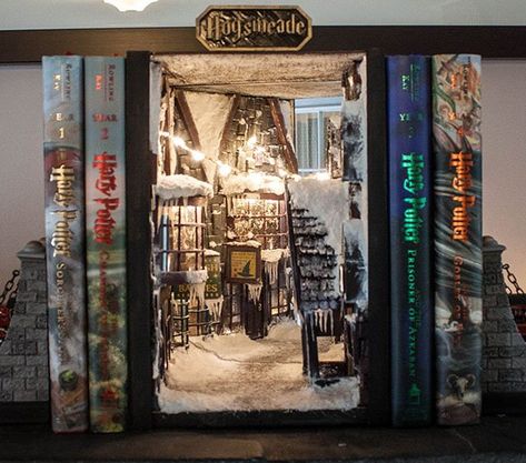 15 Incredibly Detailed and Creative Book Nooks | This West Coast Mommy Harry Potter Book Nook, Tiny Worlds, Bookshelf Art, Vitrine Miniature, Creative Books, Miniature Rooms, Tiny World, Harry Potter Diy, Handmade Book