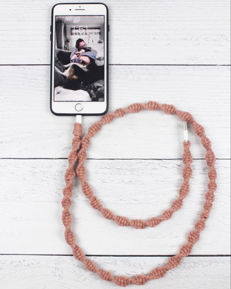 Crochet Phone Cords Free Pattern, Macrame Cord Wrap, Macrame Cord Cover, Things To Make With Macrame Cord, Macrame Cord Organization, Macrame Accessories Diy, Charging Cord Wrap Diy, Crochet Charger Cord Free Pattern, Macrame Charger Cord