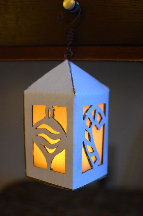 Cardboard lantern using a battery operated tea light - who knew cardboard could look so elegant! Cardboard Lantern, Christmas In Heaven Lantern, Ikat Bag, Light Boxes, Christmas In Heaven, Paper Garland, Diy Cardboard, Simple Lighting, How To Work