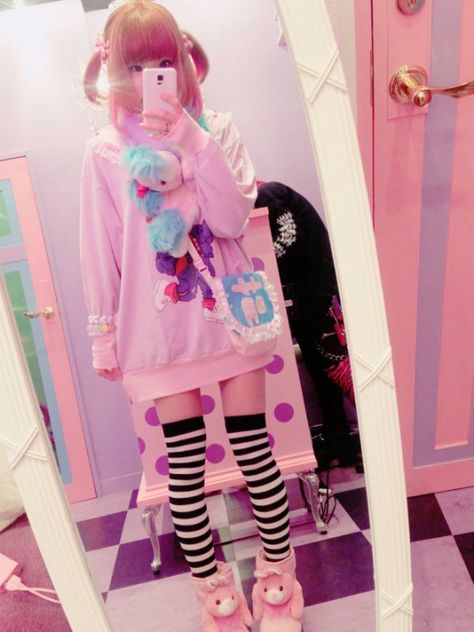 Menhera Kei Fashion, Yami Kawaii Outfit, Menhera Fashion, Yumi Kawaii, Perky Goth, Kawaii Outfit Ideas, Hat Aesthetic, Kei Fashion, Yami Kawaii