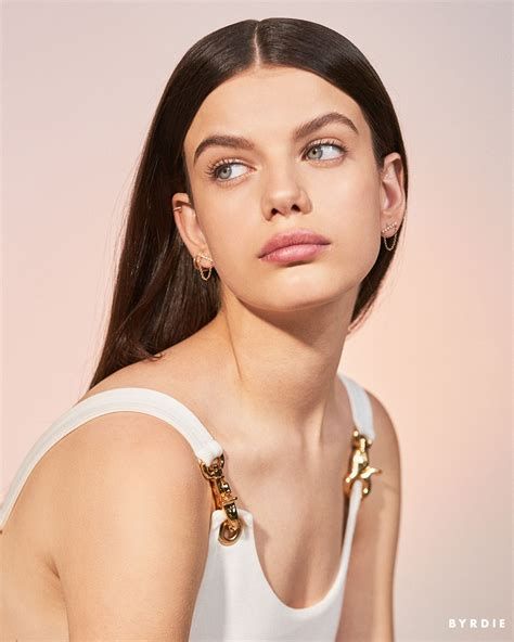 Sonia Ben Ammar, Minimal Makeup Look, Beauty Dish, Pose Model, Beauty Regime, Minimal Makeup, Model Pose, Beauty Kit, Poses References