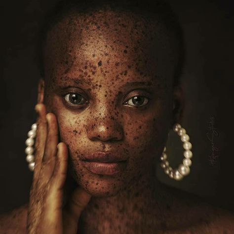 Unique Faces, African People, Black Artwork, Feminine Aesthetic, Black Is Beautiful, Her Hair, Pretty People, Portrait Photography, Black Women