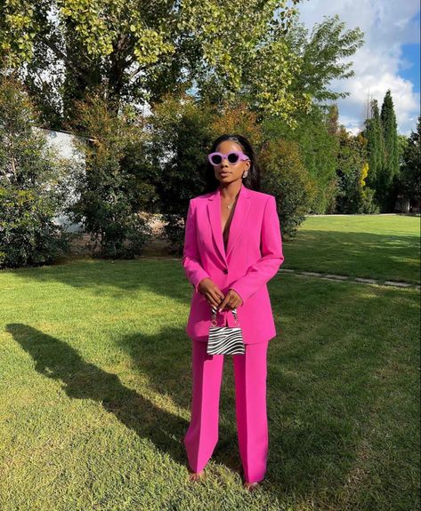 Pink Pantsuit Black Woman, Pink Suits Women Birthday, Pink Suit Ideas Women, Graduation Suit Outfit For Women, Pink Pants Suit Women, Pink Business Suit Women, Pink Suit Black Woman, Boss Babe Aesthetic Fashion, Monochromatic Suits Women