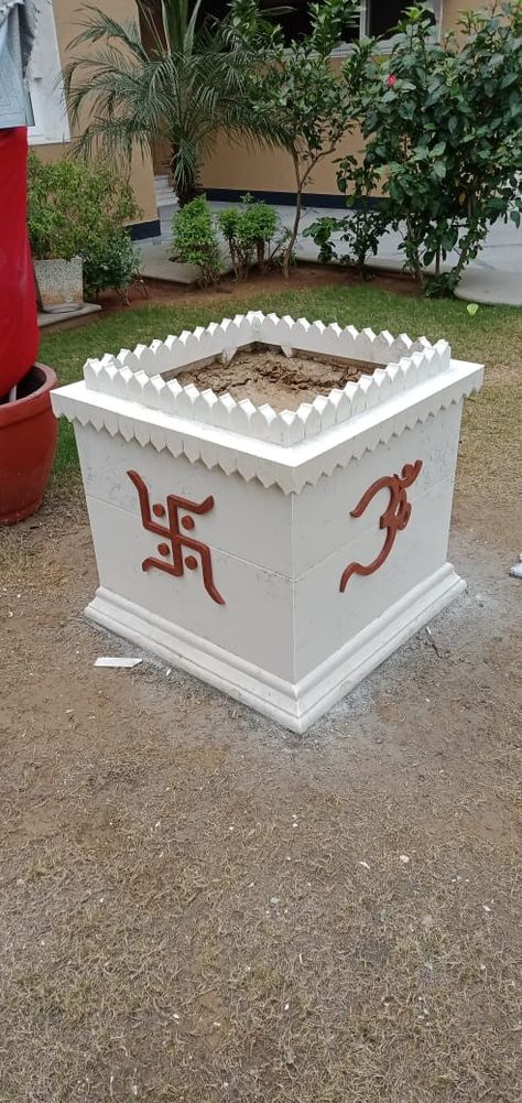 Tulsi Mandir Design, Tulsi Pot Design In Balcony, Tulsi Pot Design Traditional, Tulsi Pot Design Painting, Tulsi Chaura Design, Thulasi Kota Designs, Tulsi Pot Design Modern, Tulsi Pot Painting Ideas, Tulsi Pot Design